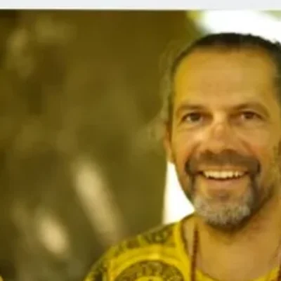 Portrait de Pierre Adrien, professeur de yoga de Vyasa